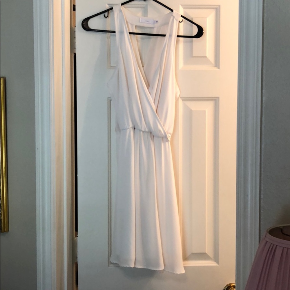 Beautiful white dress!